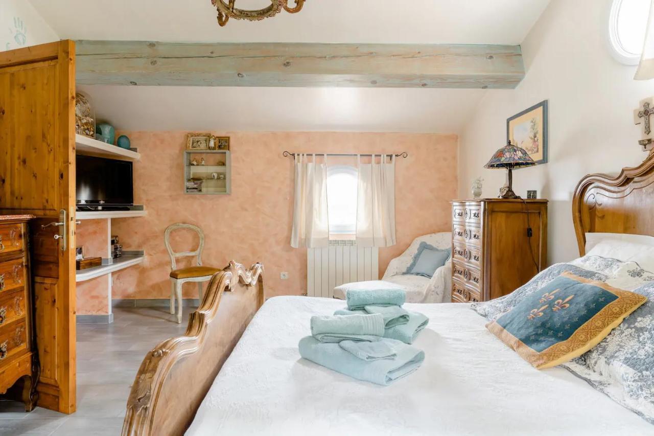 Agreable Chambre D'Hotes Avec Piscine Bed and Breakfast Le Beausset Esterno foto
